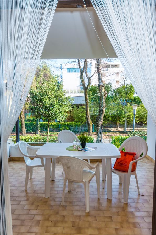 Residence Cinzia Pool Bibione Extérieur photo
